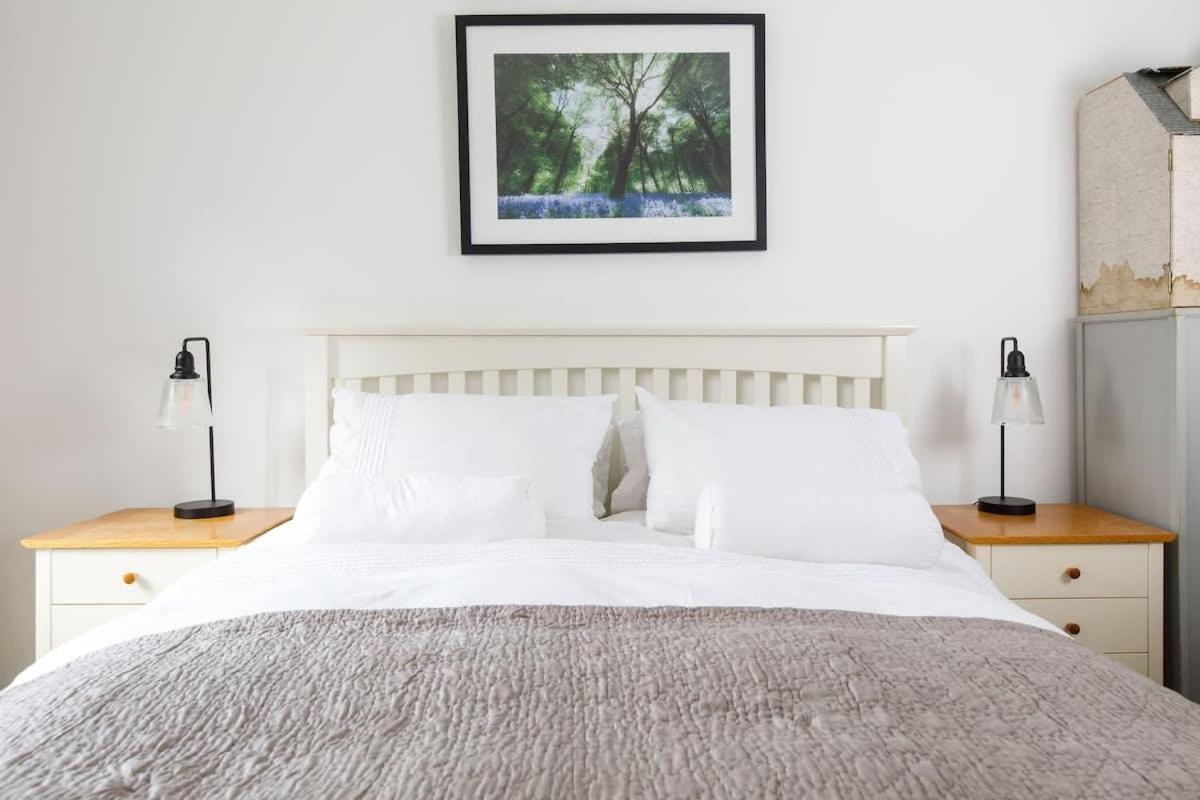 Stylish City Centre Apartment With Sauna Chichester Kültér fotó