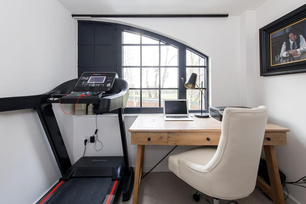 Stylish City Centre Apartment With Sauna Chichester Kültér fotó