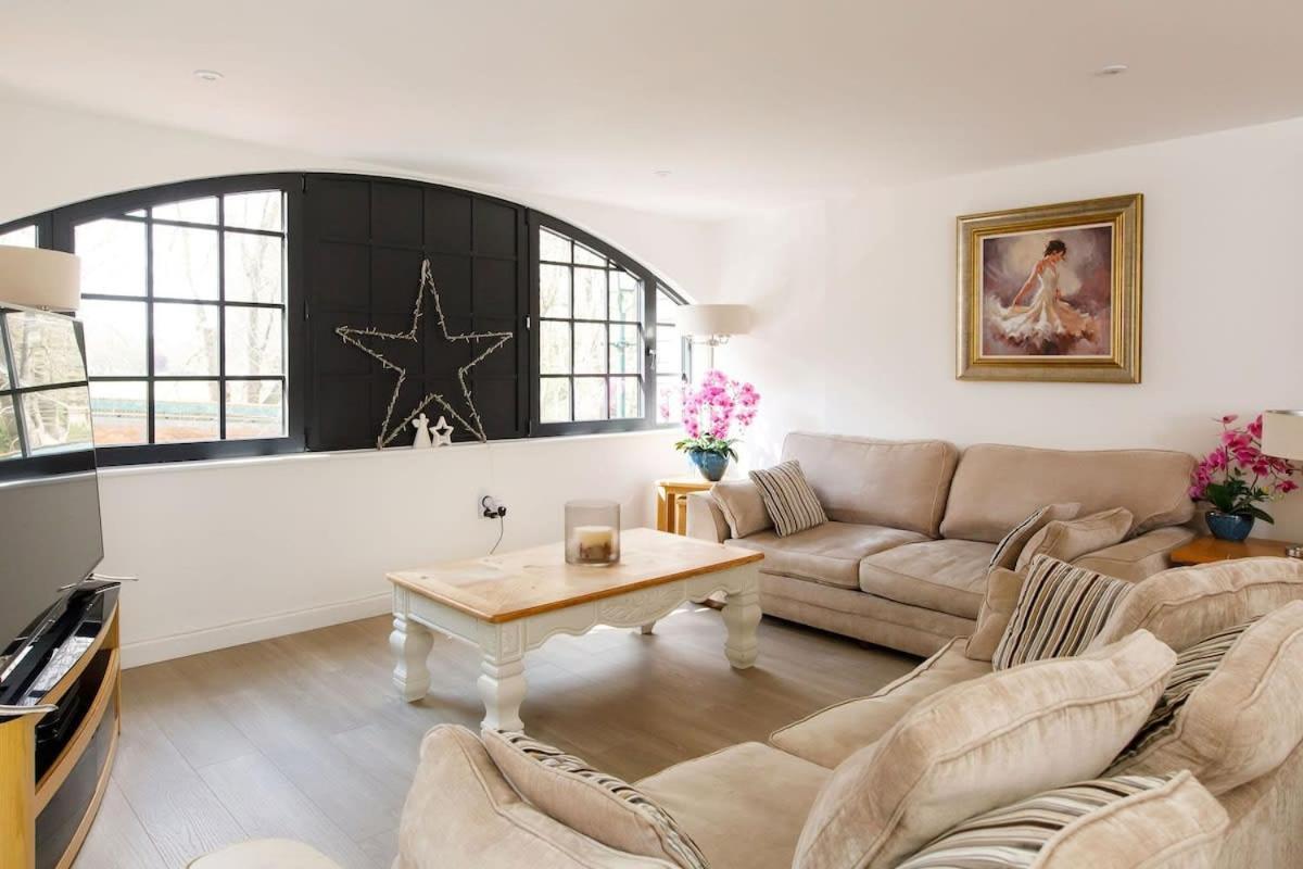 Stylish City Centre Apartment With Sauna Chichester Kültér fotó