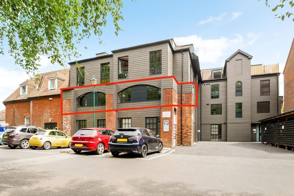 Stylish City Centre Apartment With Sauna Chichester Kültér fotó